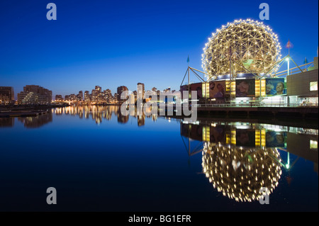 Telus il mondo della scienza, su False Creek, Vancouver, British Columbia, Canada, America del Nord Foto Stock