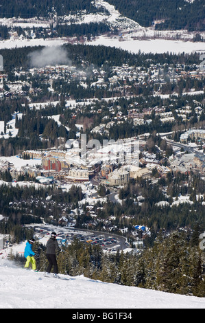 Gli sciatori a Whistler Mountain Resort, sede delle Olimpiadi Invernali 2010 Giochi, British Columbia, Canada, America del Nord Foto Stock
