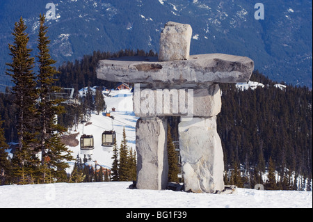 Un Inuit Inukshuk statua di pietra, Whistler Mountain Resort, sede delle Olimpiadi Invernali 2010 Giochi, British Columbia, Canada Foto Stock