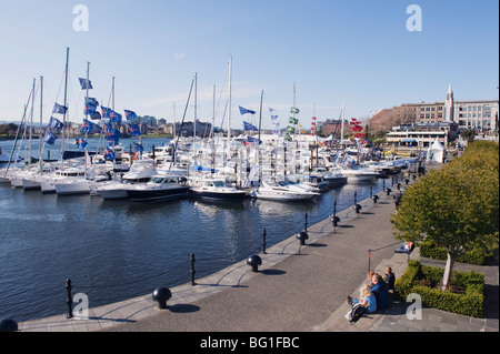 Barche su James Bay porto interno, Victoria, Isola di Vancouver, British Columbia, Canada, America del Nord Foto Stock