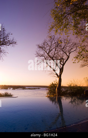 Il River Club Lodge, tramonto sul fiume Zambesi, Zambia, Africa Foto Stock