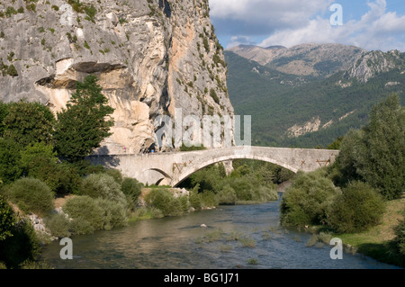 Castellane, ponte sul fiume Verdon, Provence, Francia Foto Stock