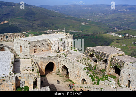 Il castello di Crusaiders Krak des Chevaliers (castello dei cavalieri), Qalaat al Hosn, (1140-1260), Siria Foto Stock