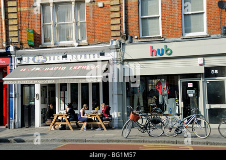 Negozi Stoke Newington Church Street a Londra England Regno Unito Foto Stock