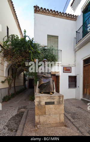 Statua di Mosè Maimonide del quartiere ebraico (Juderia), Cordoba, Andalusia, Spagna Foto Stock