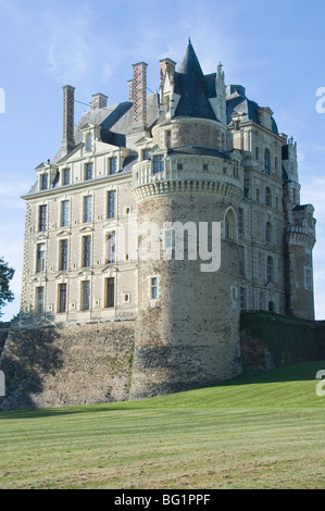 Chateau Brissac-Quince, vicino ad Angers, ha detto di essere il più alto chateau in Francia, Maine-et-Loire, Pays de la Loire, in Francia, in Europa Foto Stock
