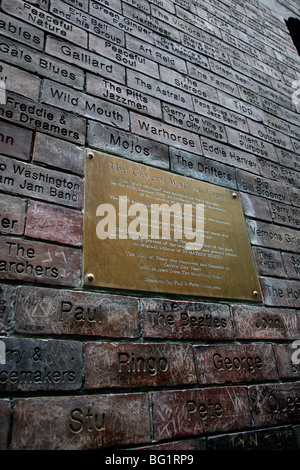 La parete della caverna di fama in Matthew Street, Liverpool, Merseyside England, Regno Unito, Europa Foto Stock