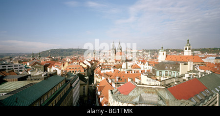 Viaggi nel mondo. Vista su Staré Mesto Città Vecchia nella città antica di Praga nella Repubblica Ceca in Europa Orientale. Storia e cultura viaggiatore Wanderlust Foto Stock