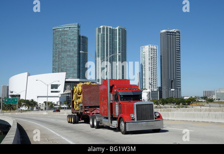 Carrello sul ponte in Downtown Miami, Florida USA Foto Stock