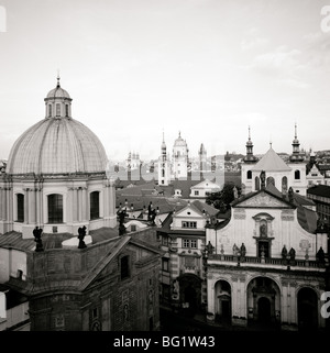 Sunset twilit cityscape skyline di Stare Mesto Città Vecchia della città antica di Praga nella Repubblica Ceca in Europa Orientale. La Cecoslovacchia Foto Stock