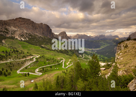 Vista dal Passo di Gardena (Grodner Joch), Dolomiti, Italia, Europa Foto Stock