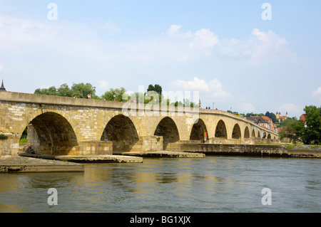 Il ponte di pietra (Steinerne Brucke), Regensburg, Sito Patrimonio Mondiale dell'UNESCO, Baviera, Germania, Europa Foto Stock