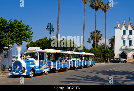 Road Train sull' isola greca di Kos utilizzati per il trasporto di turisti in giro per l'isola Foto Stock