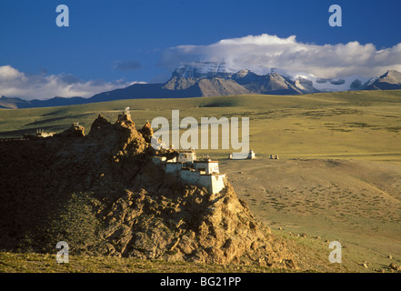 Monte Kailash visto da Chiu Gompa sulle rive del lago Manasarovar, Tibet occidentale. Foto Stock