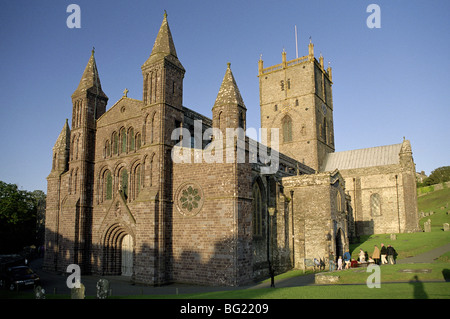 St Davids Cathedral (gallese: Eglwys Gadeiriol Tyddewi) Pembrokeshire, Galles Foto Stock