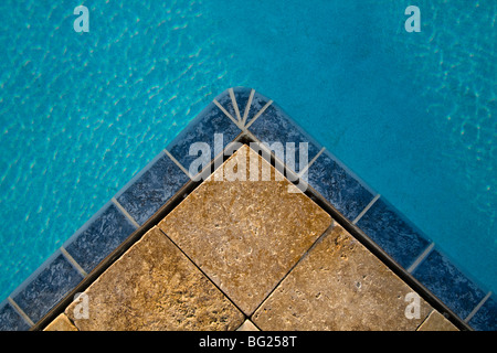 Varie viste di un condominio piscina. Foto Stock