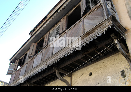 Il balcone della casa in Ndia Kuu, Città Vecchia, Mombasa, in Kenya Foto Stock