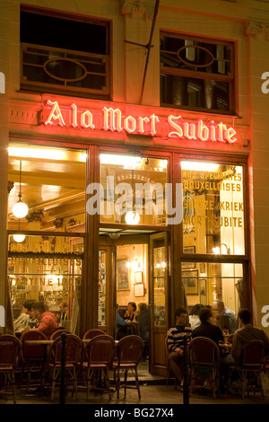 A La Mort Subite Cafe e Bar, Bruxelles Belgio; Europa Foto Stock