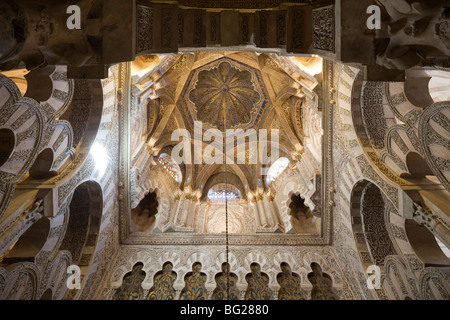 Bay nella parte anteriore del mihrab, la Grande Moschea di Cordova, Andalusia, Spagna Foto Stock