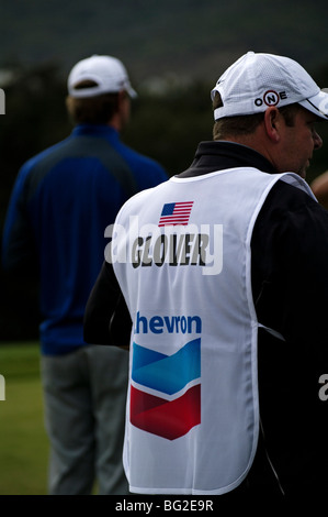 Lucas Glover sta con il suo piattello sulla scatola a t durante il Pro Am della Chevron World Golf Challenge a Sherwood Country Club Foto Stock