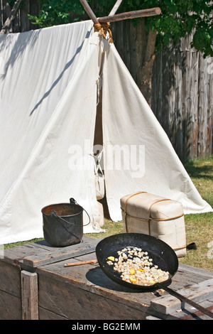 Pioneer tipico pasto a base di mais fritti in orso grasso a Fort William parco storico, Thunder Bay, Ont. Foto Stock