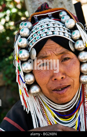 Ritratto di un colorato Akha donna. Foto Stock