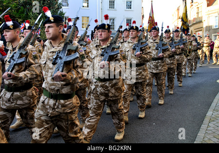 Secondo battaglione del reggimento reale di Fusiliers Homecoming Parade, Warwick, Warwickshire, Inghilterra, Regno Unito Foto Stock