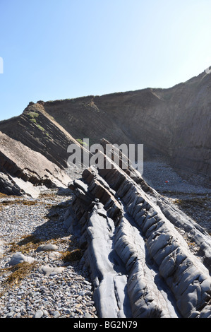 Roccia sedimentaria a strata Northcott beach North Cornwall Foto Stock