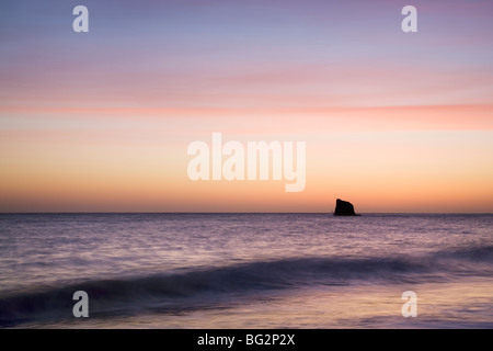 Alba sul saltwick bay di marea, North Yorkshire Foto Stock