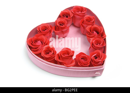 Rose rosse nella casella Heart-Shaped Foto Stock