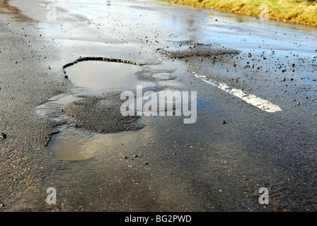 Buche superficie stradale. Foto Stock