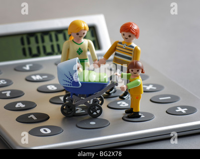 Playmobil giocattoli su un calculater . Foto Stock