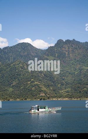 Boatstour sul lago Atitlan Guatemala. Foto Stock