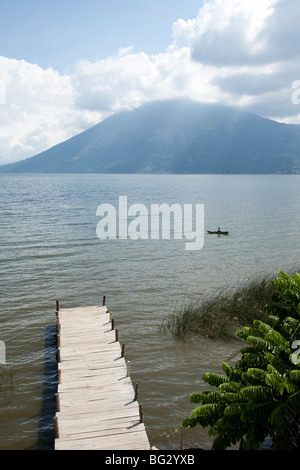 Vulcano San Pedro al lago Atitlan Guatemala. Foto Stock