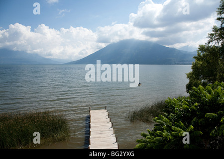 Vulcano San Pedro al lago Atitlan Guatemala. Foto Stock