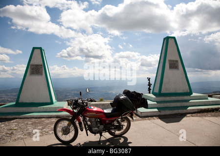 El Mirador a circa 3300 metri è il punto di vista sulla Sierra de los Cuchumatanes, Guatemala. Foto Stock