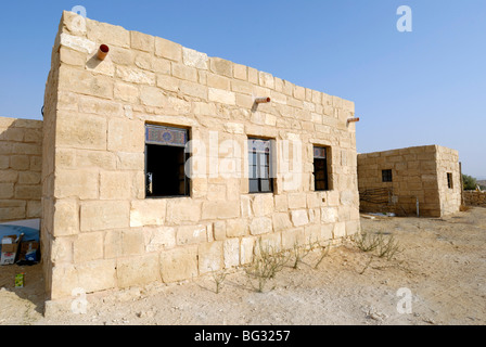 Israele Negev, Shivta, una moderna casa costruita con materiale locale utilizzando i metodi tradizionali di costruzione Foto Stock