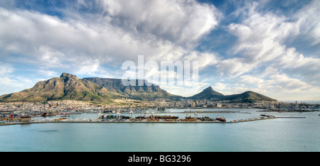 Una fotografia aerea di Città del Capo e di Table Mountain dal mare. Foto Stock