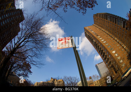 Un no accesso permanente-a-ride bus stop si è visto nel quartiere di Chelsea di New York Foto Stock