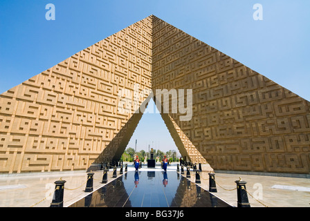 Unknown Soldier Memorial e Anwar Sadat tomba, Nasser City, il Cairo, Egitto, Africa Settentrionale, Africa Foto Stock