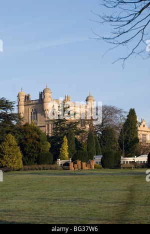 Una vista verso Wollaton Hall nel tardo autunno Foto Stock