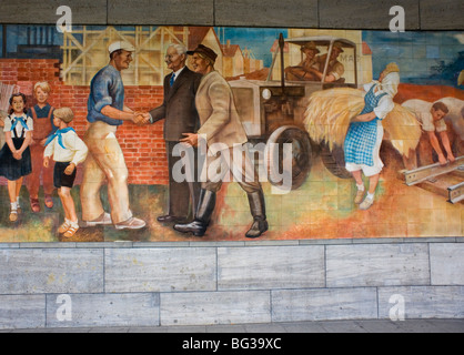 Berlino 2009 lavoratori murale il socialismo industria socialista sovietica di Finanza di massa aria pace ministero 1989 DDR Germania Unified positivo Foto Stock