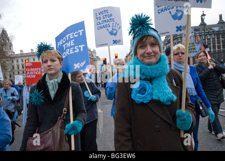 50.000 domanda di azione sul cambiamento climatico presso l'onda più grande mai REGNO UNITO il cambiamento climatico marzo a Londra. 5 Dicembre 2009 Foto Stock