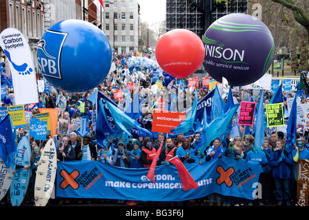 50.000 domanda di azione sul cambiamento climatico presso l'onda più grande mai REGNO UNITO il cambiamento climatico marzo a Londra. 5 Dicembre 2009 Foto Stock