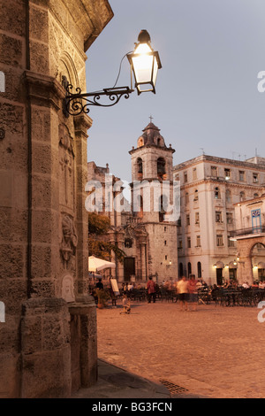 Plaza de la Catedral, Havana, Cuba, West Indies, America Centrale Foto Stock