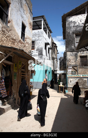 Le strette strade della città di Lamu, Lamu, Kenya, Africa orientale, Africa Foto Stock