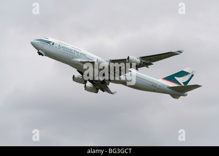 Cathay Pacific Airways Boeing 747-400 jumbo jet a lunga percorrenza in volo Foto Stock