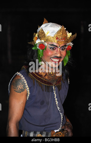 Kecak tradizionale danza del fuoco nei pressi di Sanur, Bali, Indonesia Foto Stock