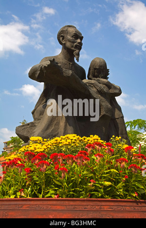 Statua di Ho Chi Minh città di Ho Chi Minh (Saigon), Vietnam, Indocina, Asia sud-orientale, Asia Foto Stock