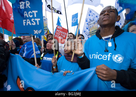 50.000 domanda di azione sul cambiamento climatico presso l'onda più grande mai REGNO UNITO il cambiamento climatico marzo a Londra. 5 Dicembre 2009 Foto Stock